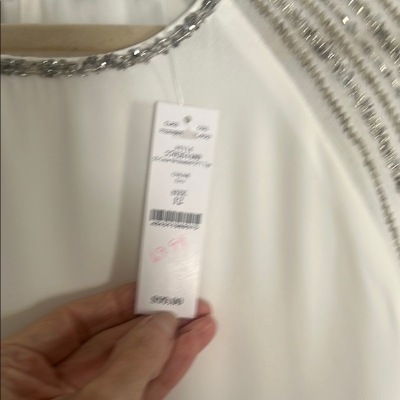 Elegant White Sleeveless Top with Silver bead Accents - Picture 4 of 4